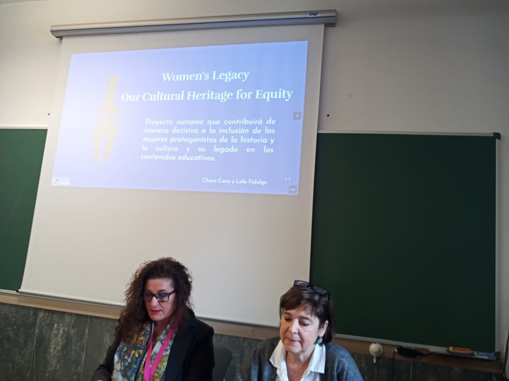 Fotografía de Charo Coca y Lola Fidalgo en la Presentación del Congreso