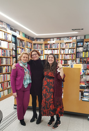 Fotografía tras finalizar el acto, con Trinidad Sánchez, Vicepresidenta del Legado de las Mujeres.